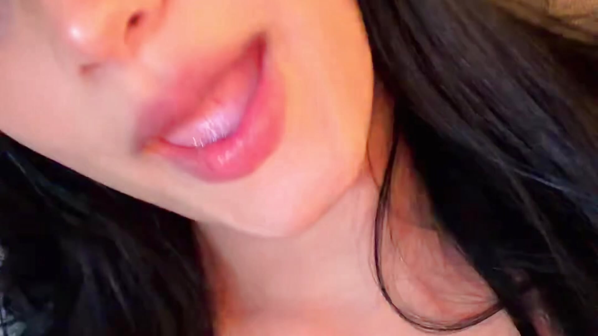 If you get too close... I may stop singing and start whispering 🎤✨ - clip cu AlinaArgii model videochat