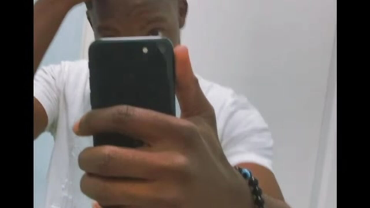 After a hair cut - vidéo du modèle de showcams BloodmoonAlpha_1