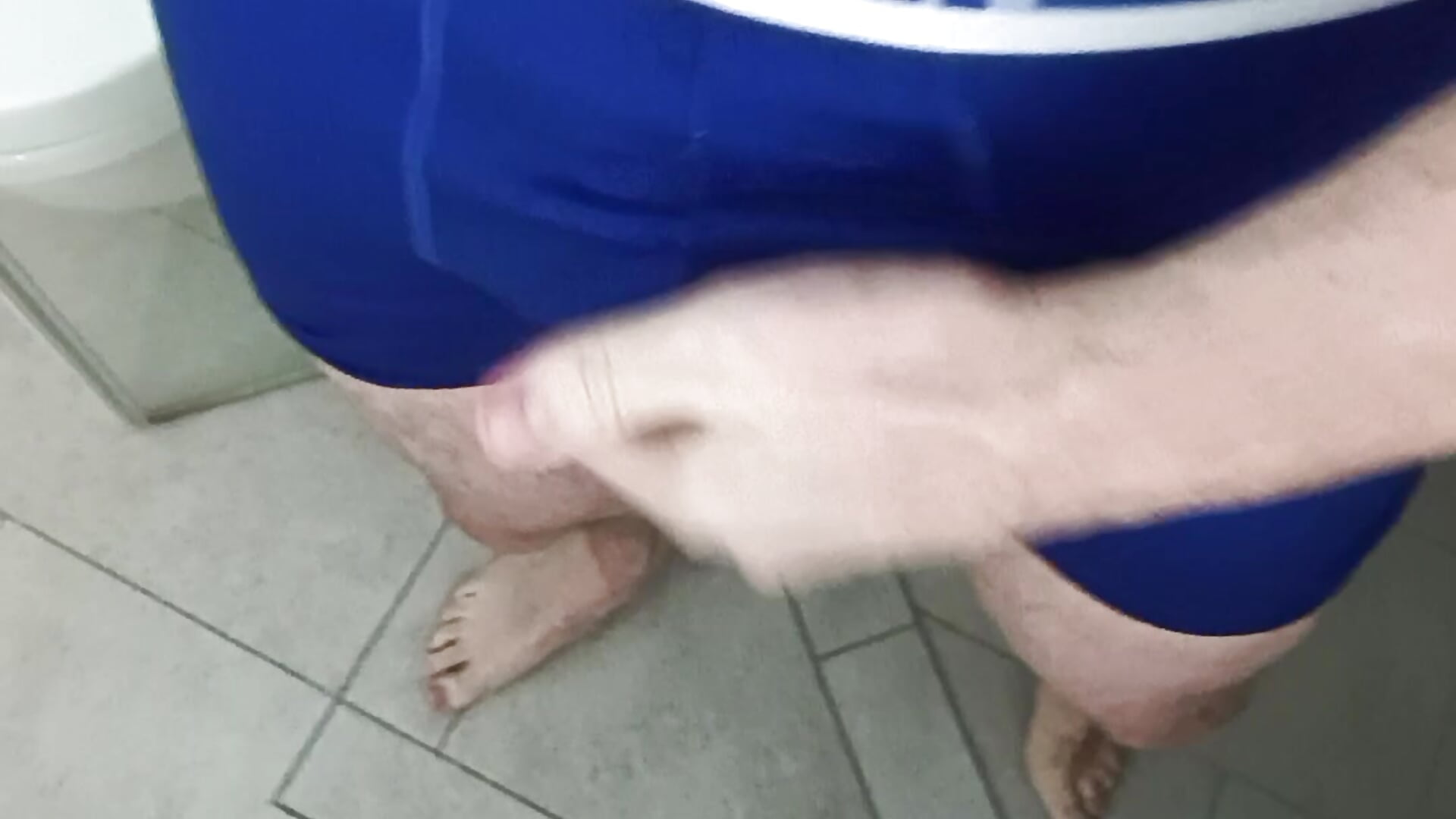 For all the wet clothes lovers: i squeeze my bulge in my wet boxer Briefs for you - vídeo de la modelo de cam jonas_camboy