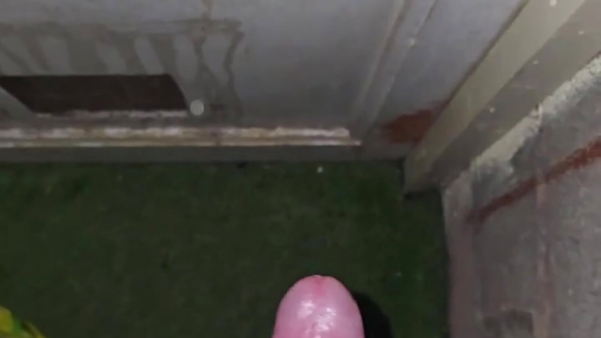 Cum blast outside the pub - video by Ronnieedge cam model