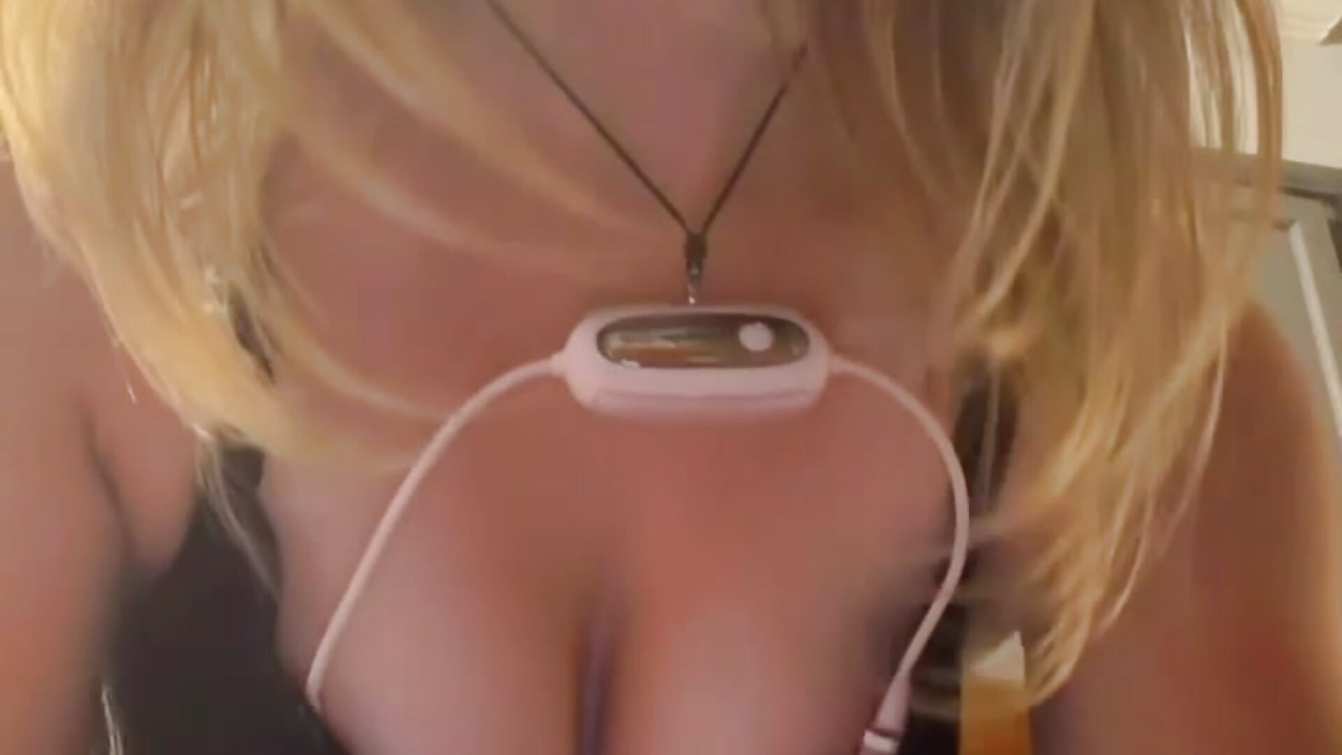 Teasing while cleaning– alluringpixie kameramodell videója