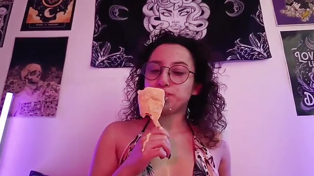 let's suck ice cream