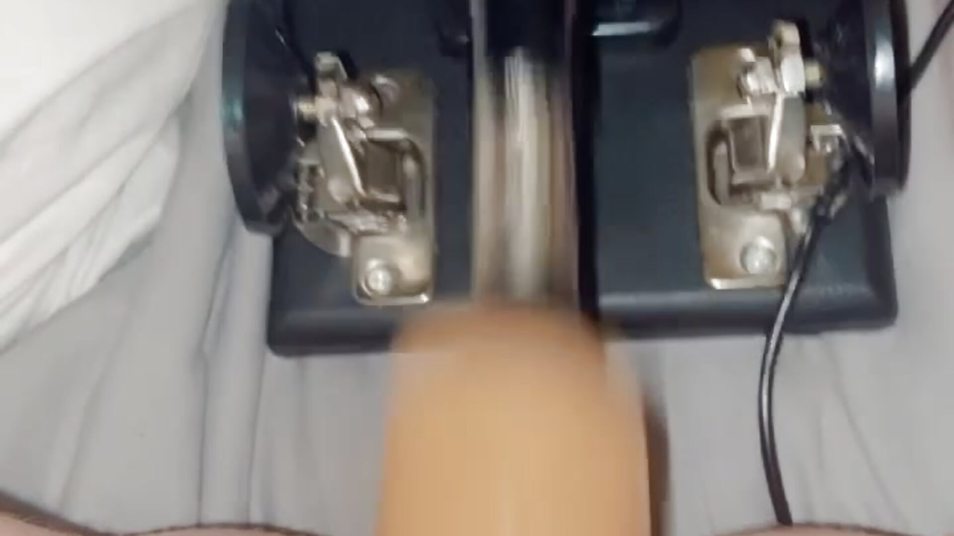 Sex machine pounding pussy - clip cu LavenderBrielle model videochat