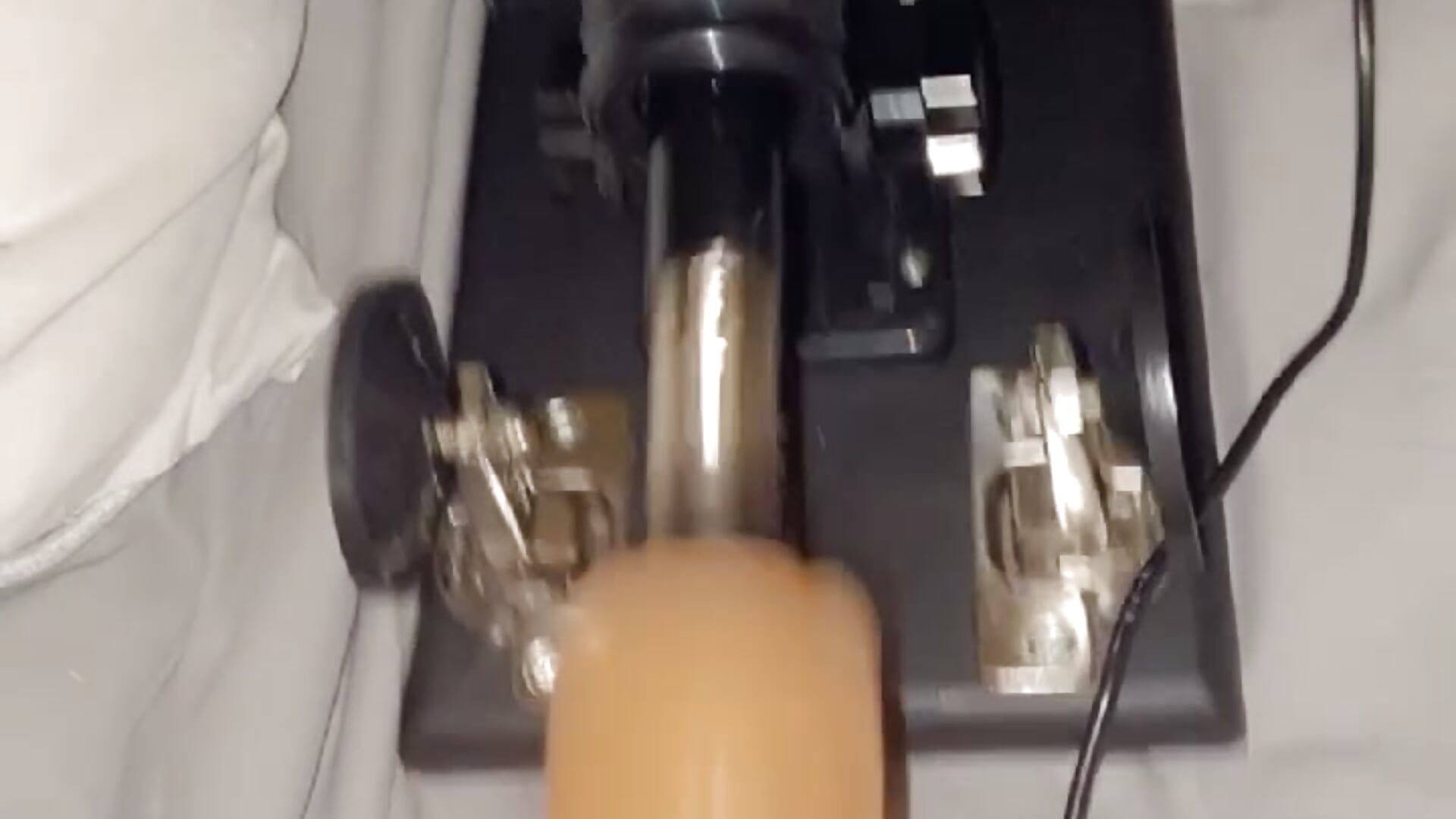 Sex machine pounding pussy - clip cu LavenderBrielle model videochat