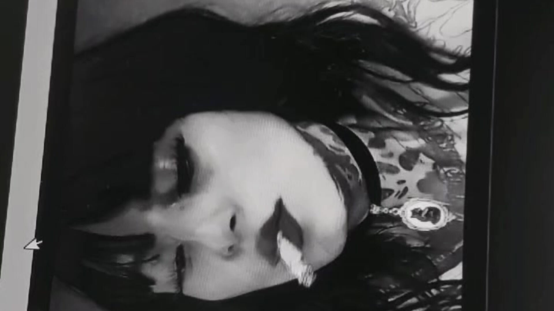 B/N♡ – video od webkamerové modelky Julls420_