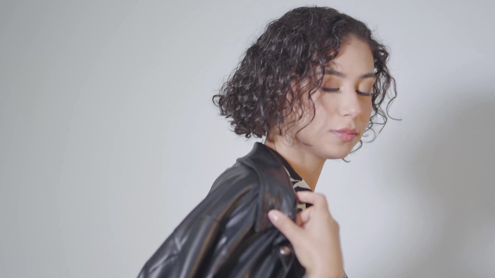 sexy new girl - video by AliceStevenss_ cam model