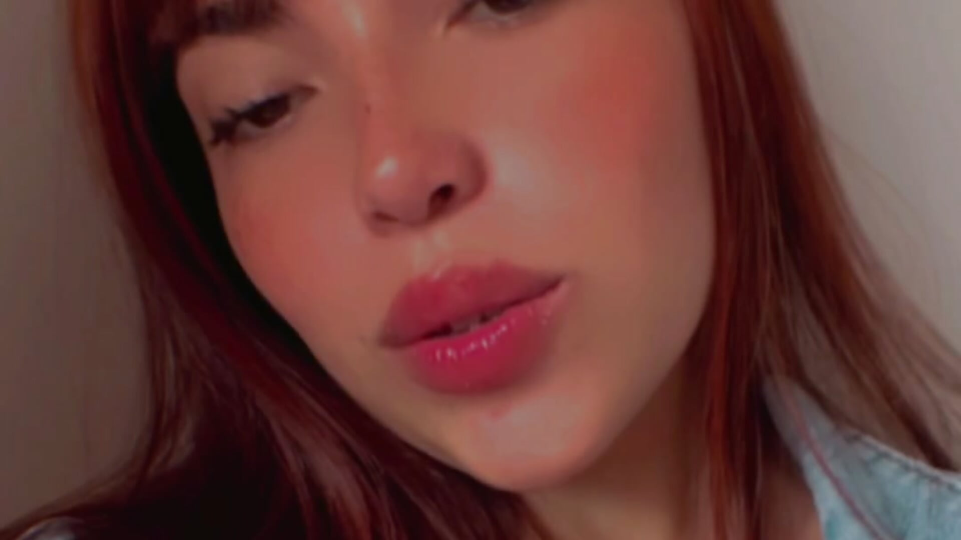 🥹 — filmik _SweetEmilye_, modela(-lki) na kamerkach