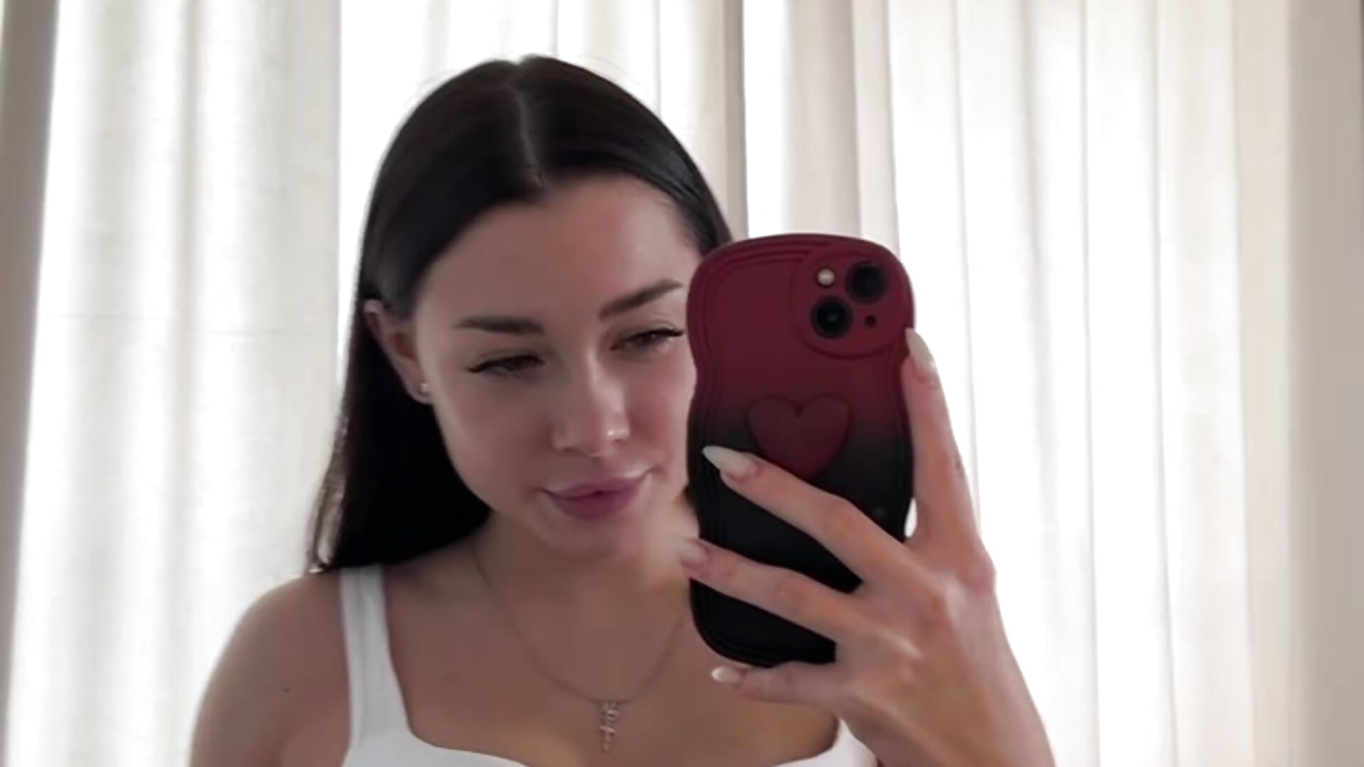 Sexy tease - video by SilverRipple cam model