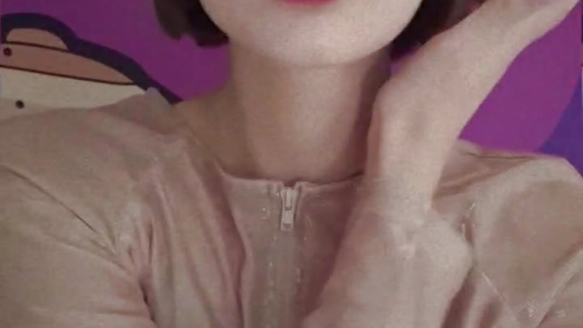 document_5305426406140842285 – video modela na kameri CharlyWines