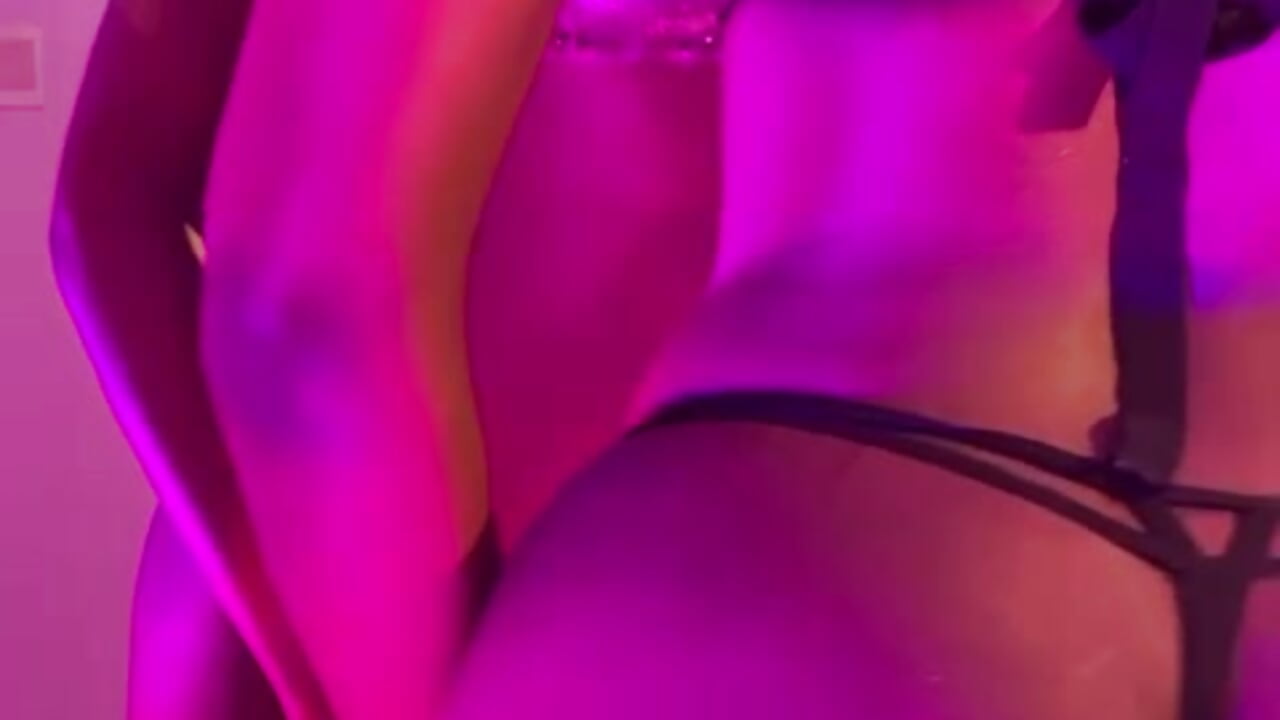 sexy dance - video by keicha_collins cam model