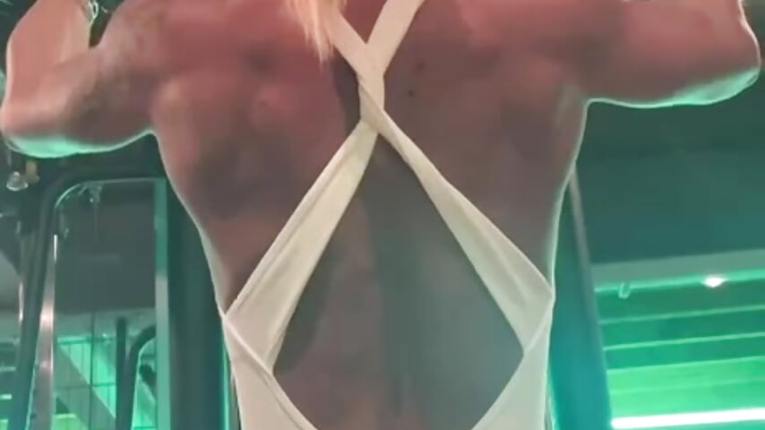 Back day - Gym - video by surreymilf cam model