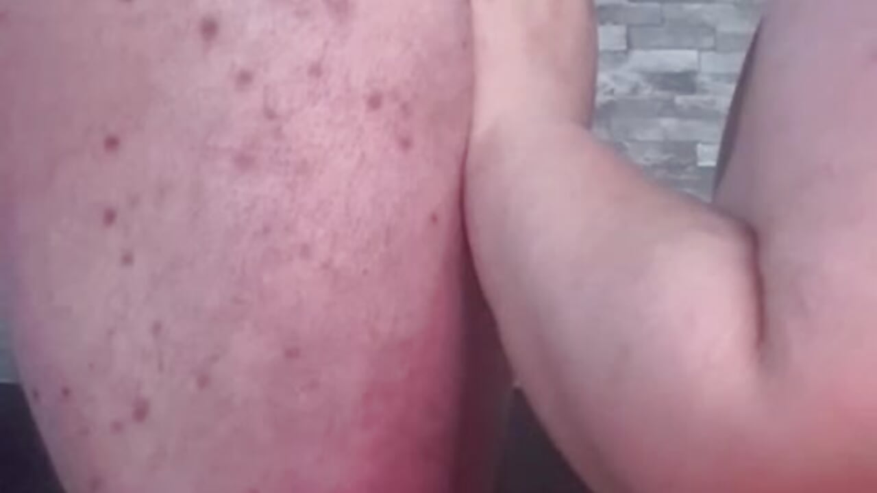 Blasen/Handjob und auf die titten spritzen