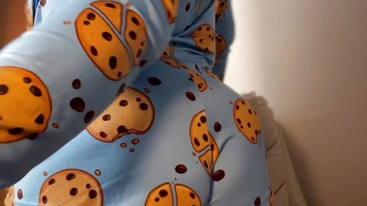 Teasing Cookie striptease - βίντεο μοντέλου CurlyMilf_Vannexxxa