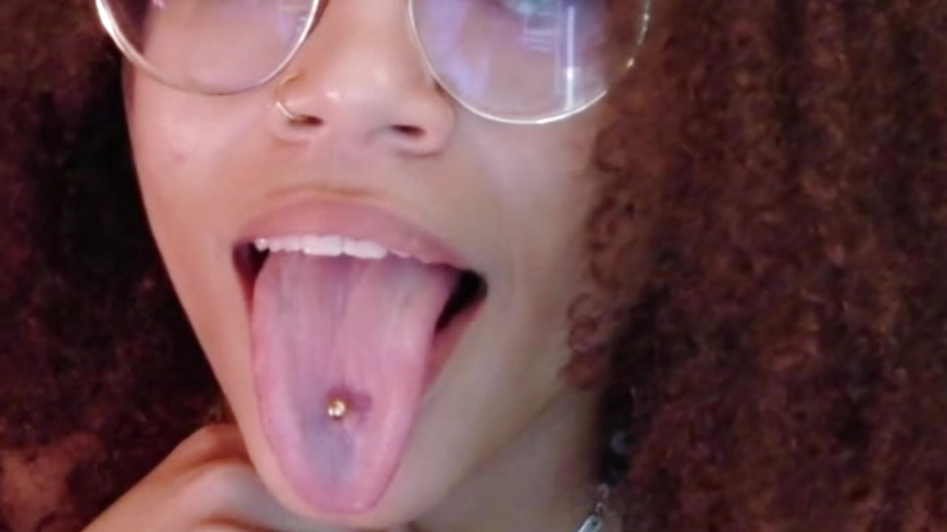 showing off my tongue ;) - فيديو من ollythegreat موديل الكام