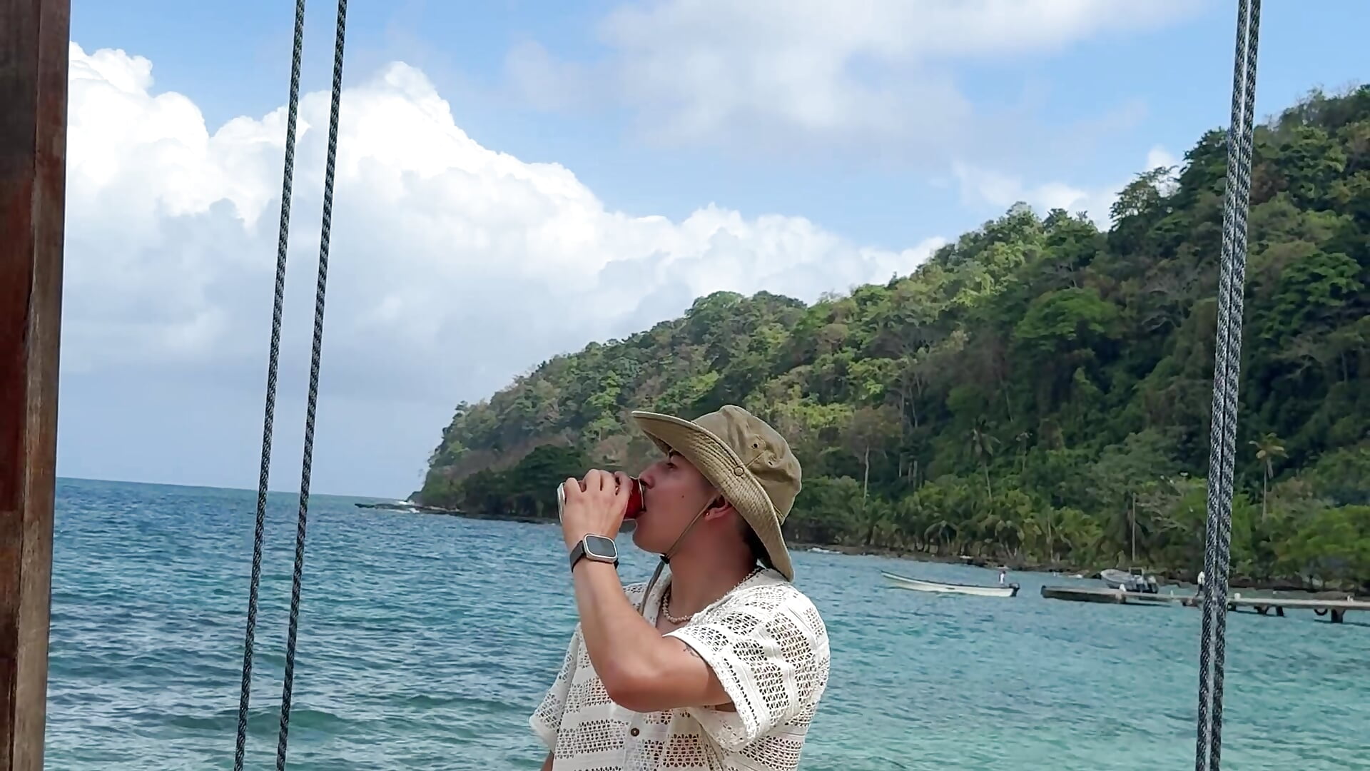 What a delight to have a beer next to the beach 🌊☀️🏖️ - video av Goldenknight33 cam model