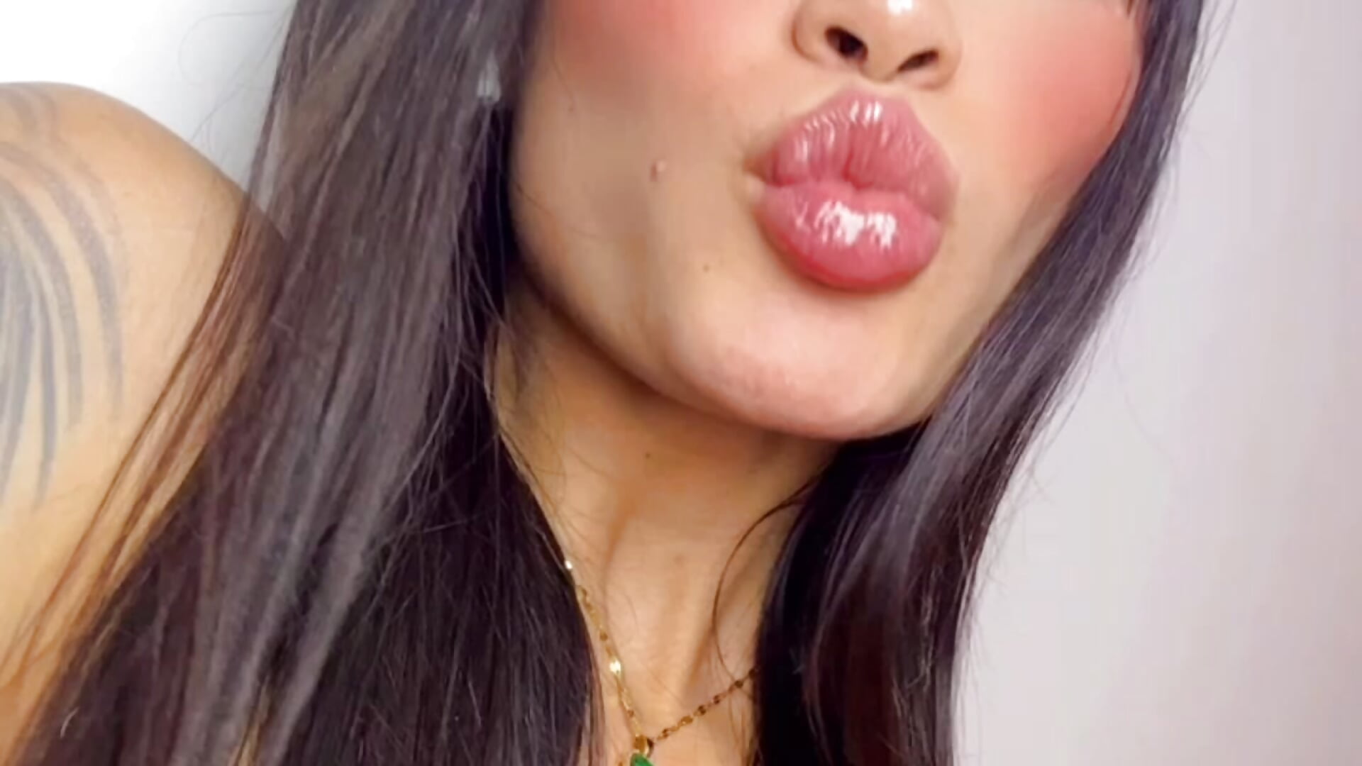 86296f3c725f408398139a5f7b177bd5 - video by Zoey_dim cam model