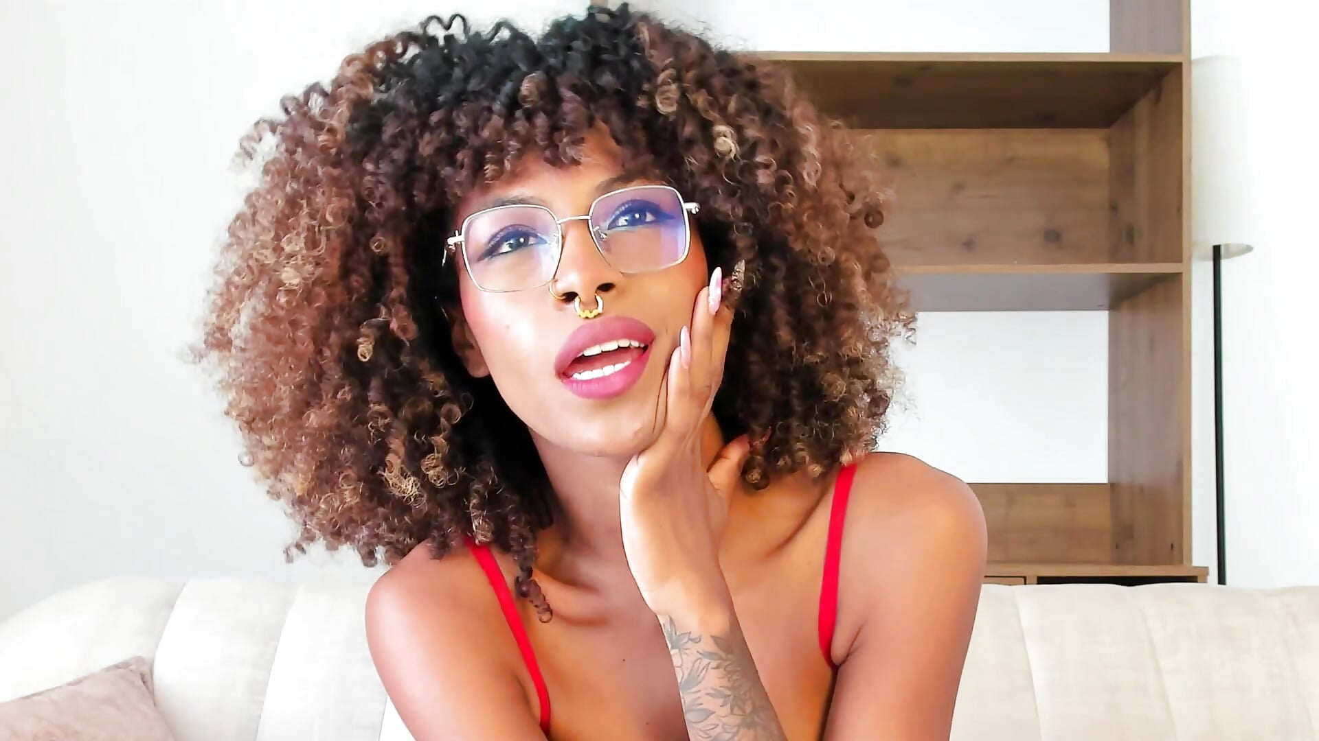 Sexy  me... - video by NaomiClay cam model