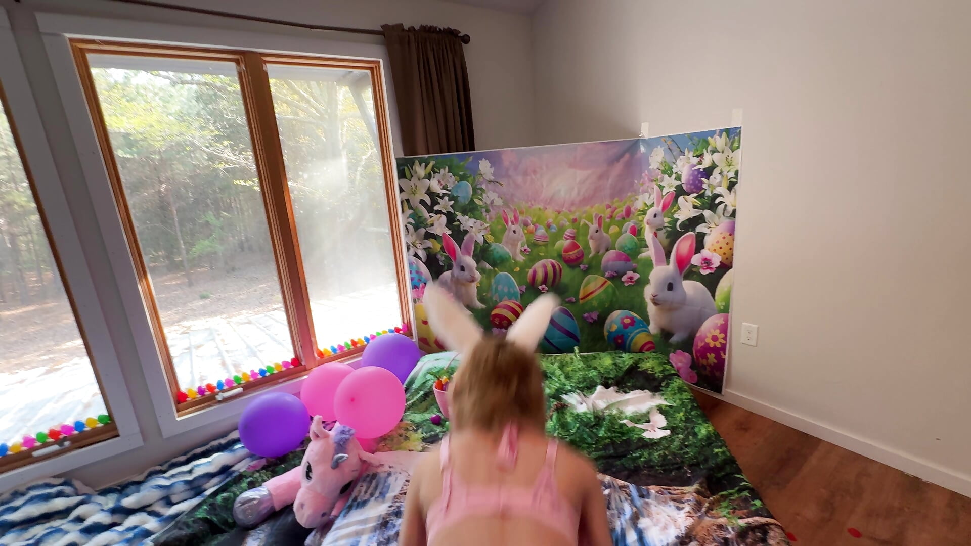 Woohoo Easter Bunny hopping around, lol 😂 - video od modelky/modela CelestialRuby