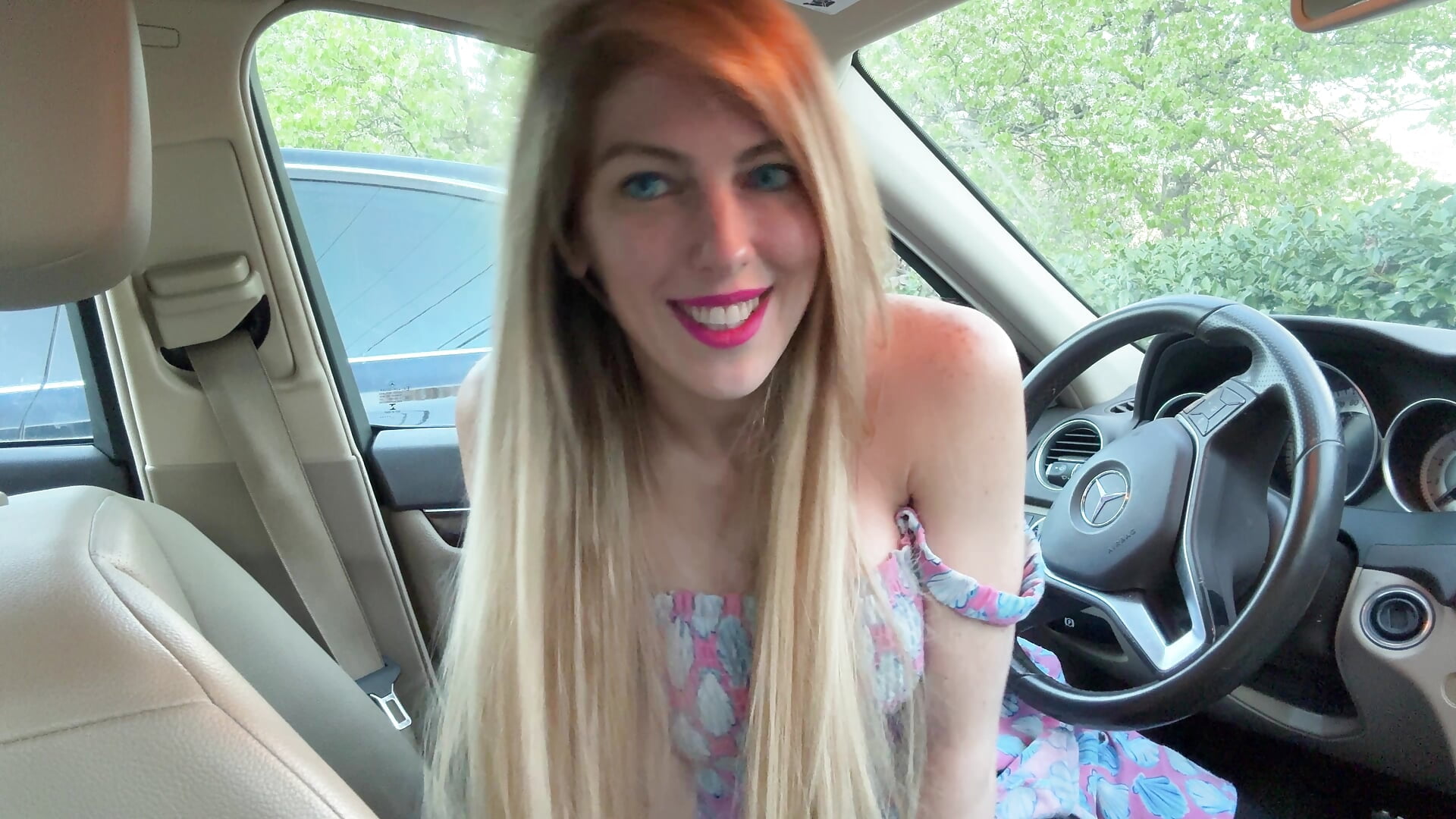 Me in my Mercedes March 2026 💛💛 – video modela na kameri CelestialRuby
