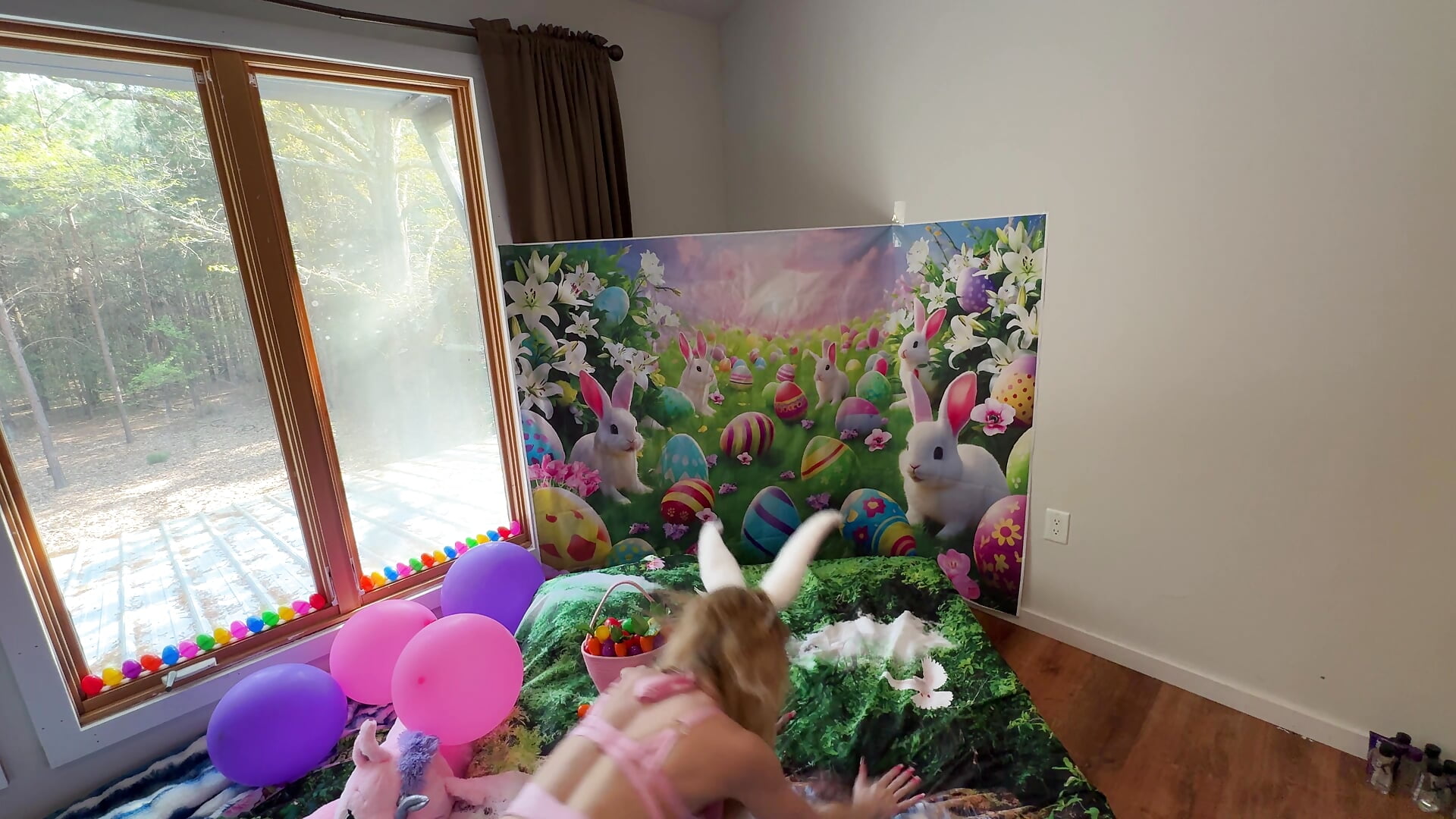 Easter Bunny hopping around, WooHoo, lol 😂 - video od modelky/modela CelestialRuby