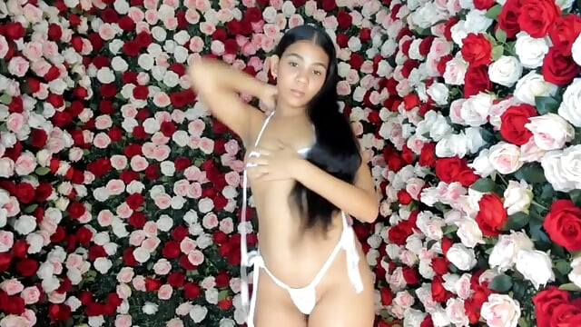 Striptis, in the flower 🌹🏵️🌺 - video oleh Elmy_ kamera model