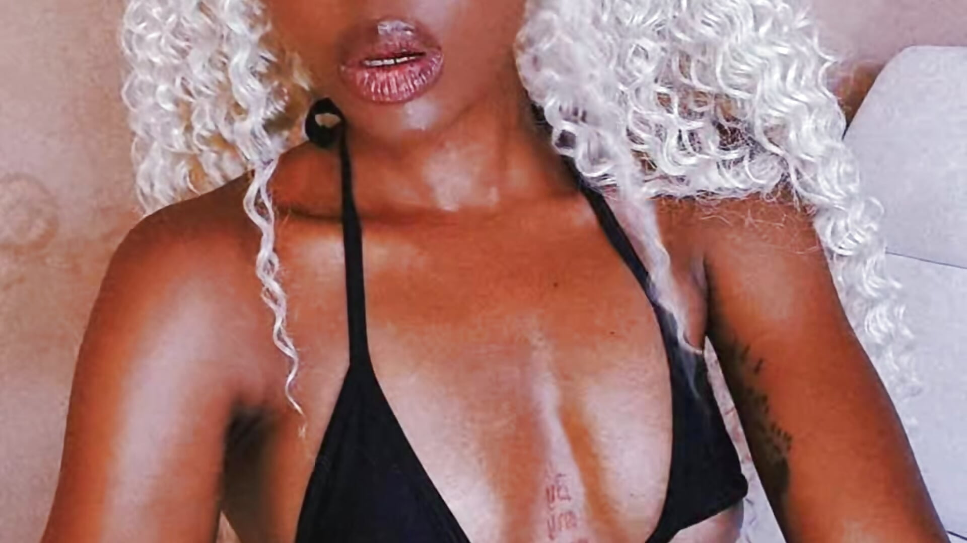 Pigtails = Playtime. - відео від вебкаммоделі xSATIVAx