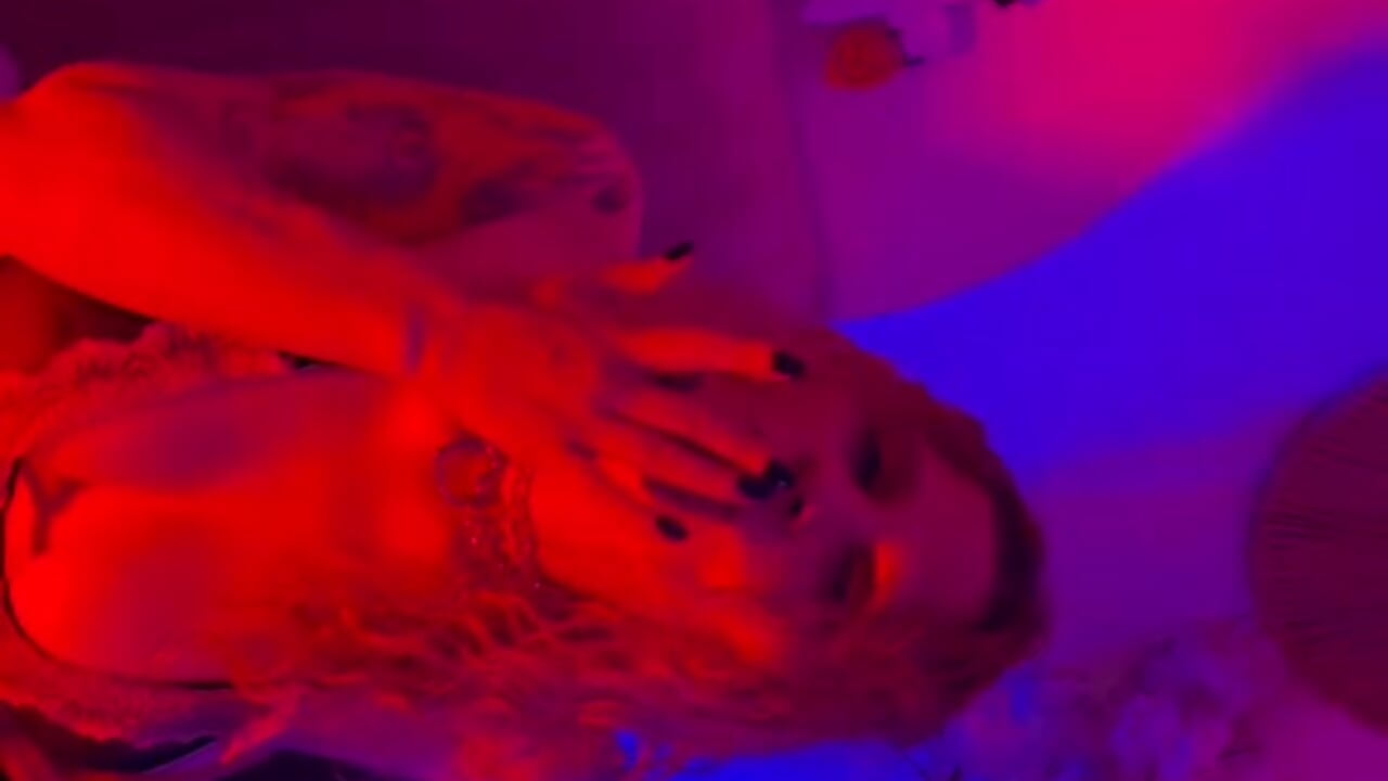 Hello boss, Happy Halloween. - video oleh model kamera Evangelyne_rose