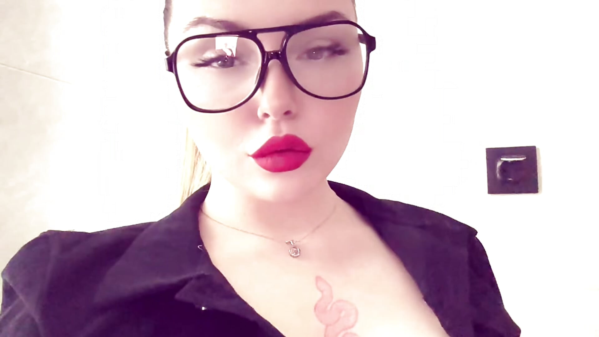 41a28395a7f348eb92cd07289433c939 - Vídeo de kit_katiki1, modelo de vídeos