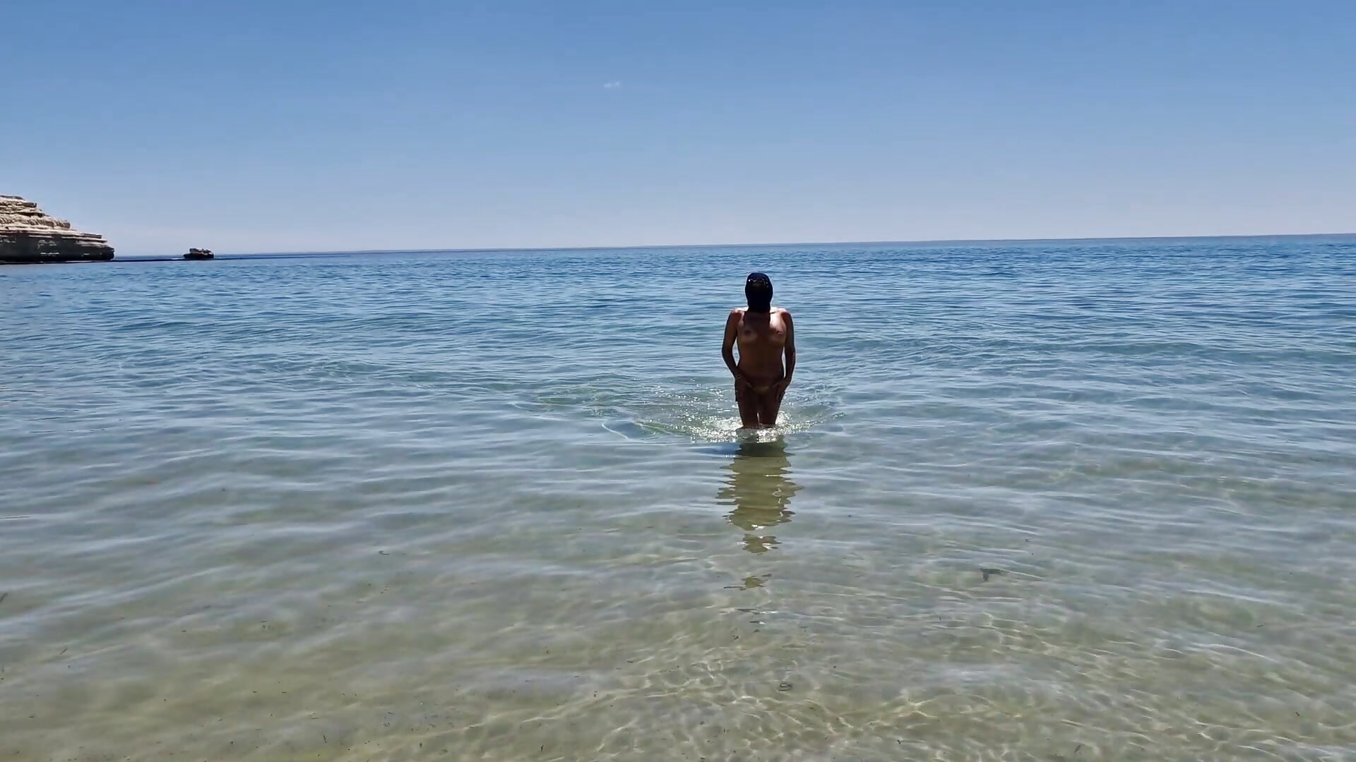 MuslimBondGirl - video by MelinaJameson cam model