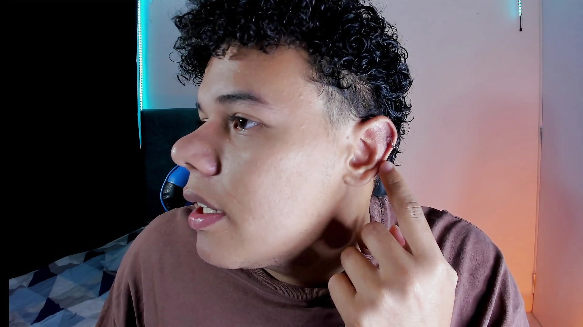 my first piercing - βίντεο μοντέλου michael_iron