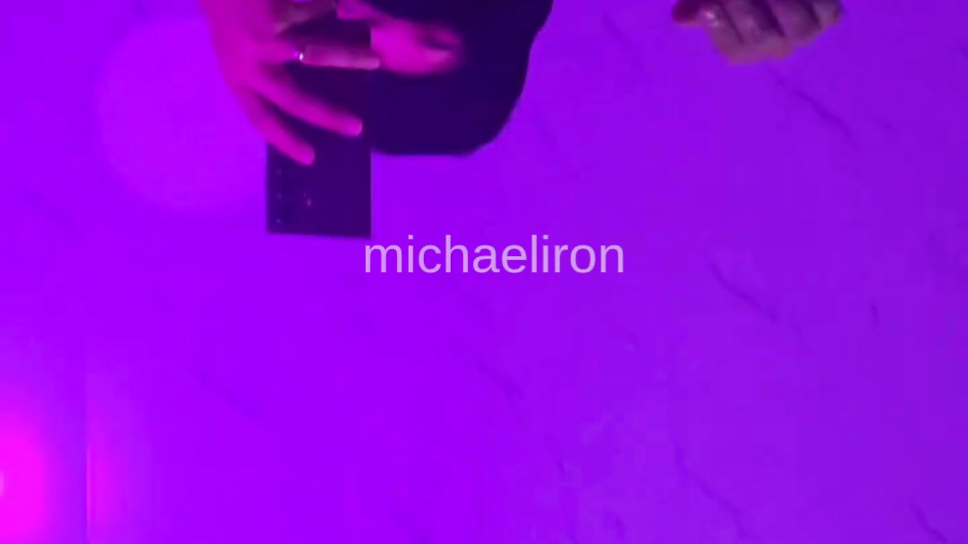 20 – video od webkamerové modelky michael_iron