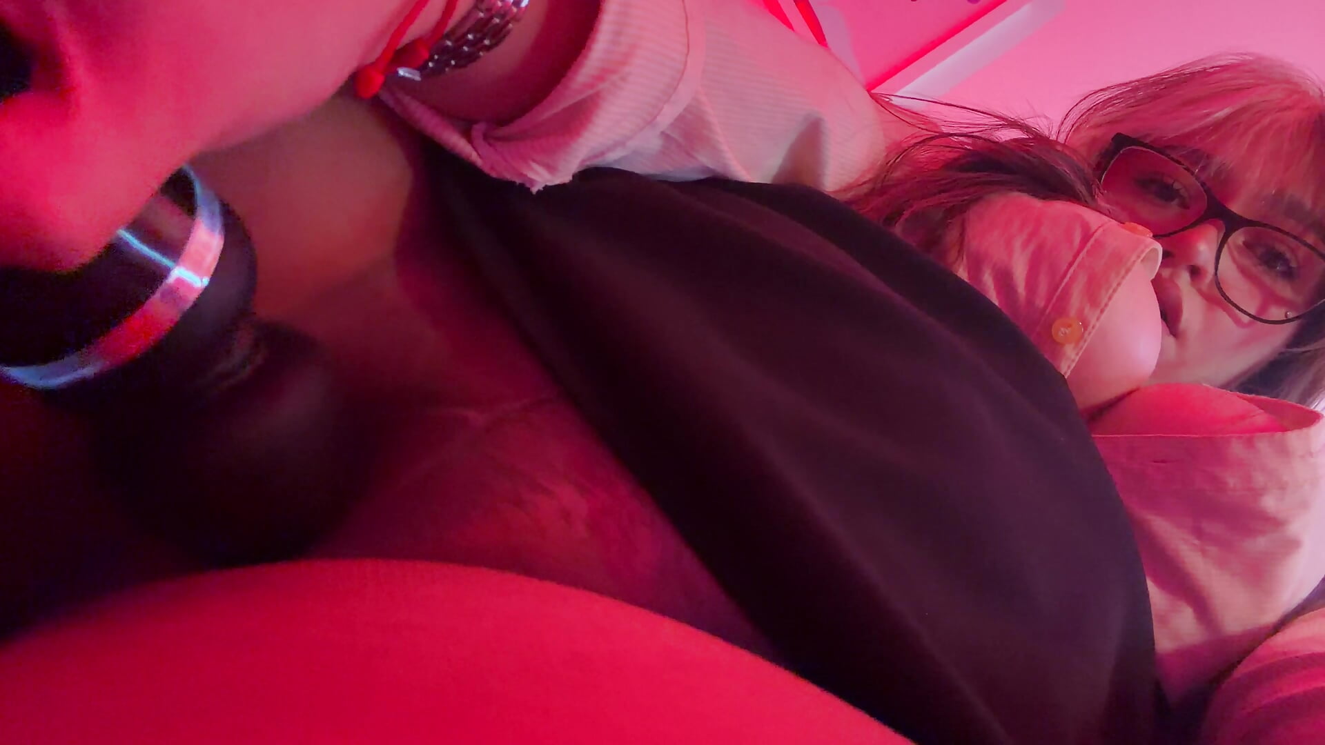 Getting ready before entering class 🤭 - vídeo de Daniela_ruizz modelo de câmara