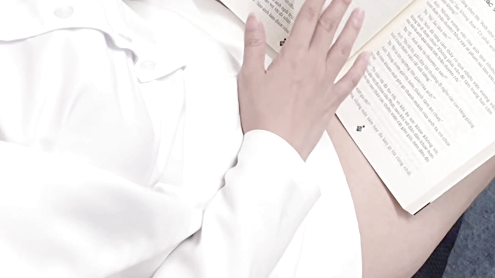 Reading book - video by Punnybee cam model
