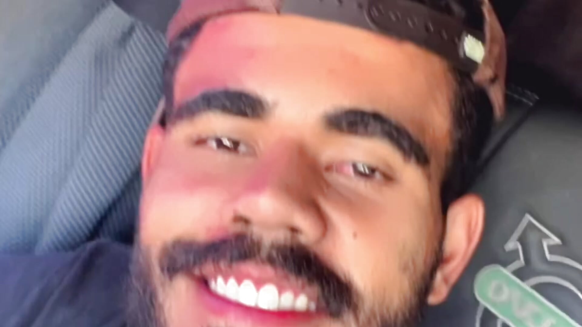 C673BD01-183C-40E8-9F7A-DB9D10A5B671 - 視頻由 Sanfoneirosafa 主播提供