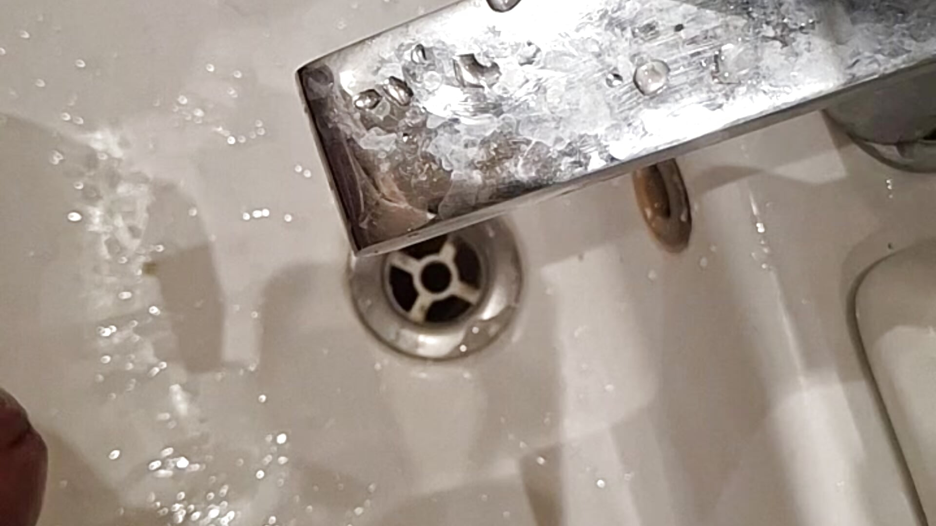 Husband Cum.in Bathroom🎩❤️‍🔥💘😈 - video by StickyIckyGeckon cam model