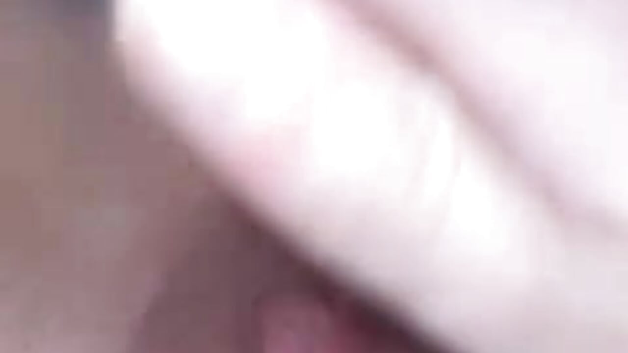 Smashing my shaved pussy - clip cu jadee95x model videochat