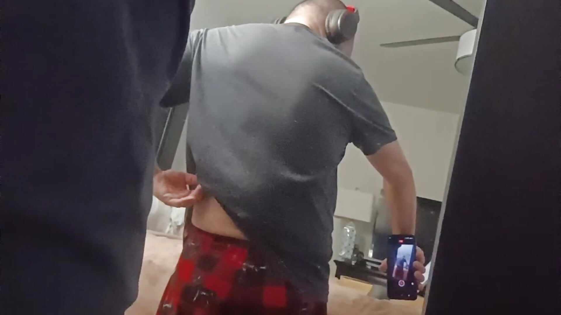 Looking Glass – video od webkamerové modelky Brandon_Lee83@xh