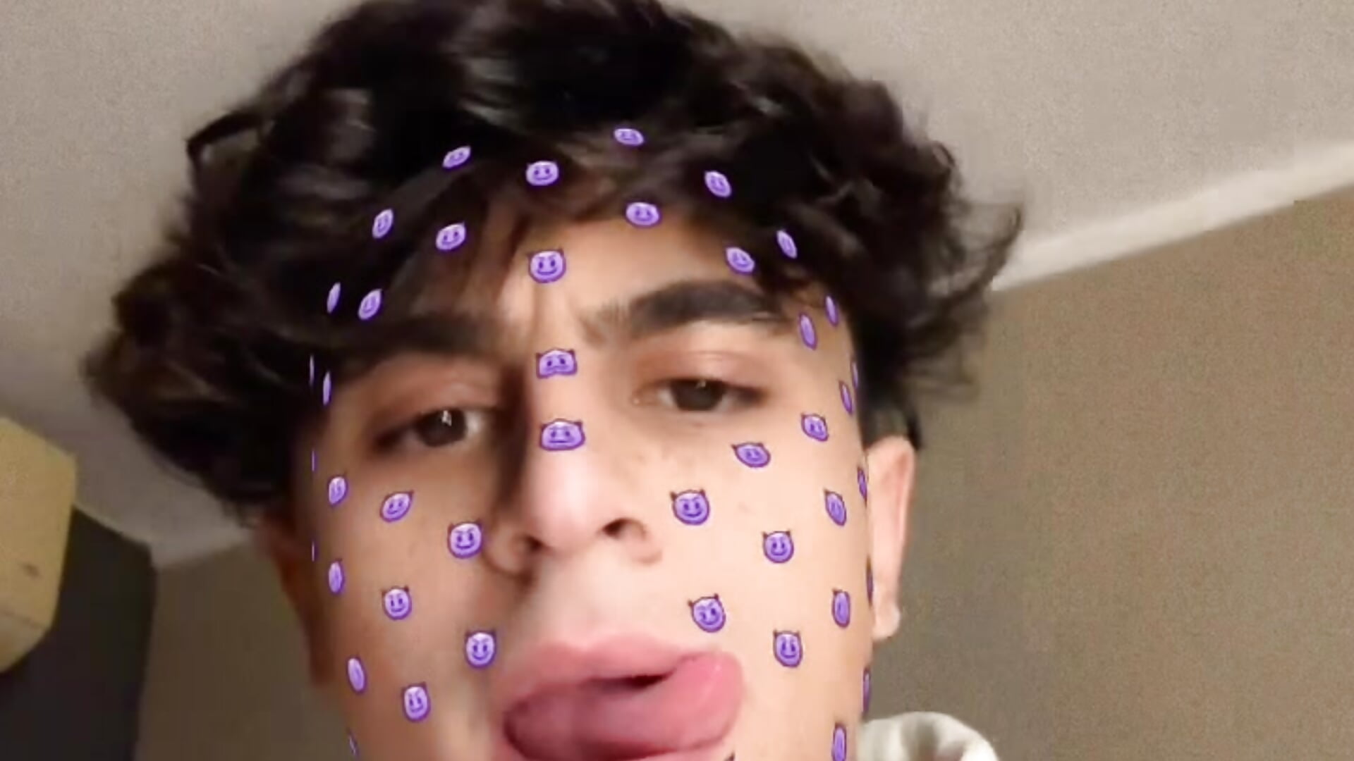 E3B96C5E-773F-4553-BD37-CE908385F87C - فيديو من Weelyyme668 موديل الكام