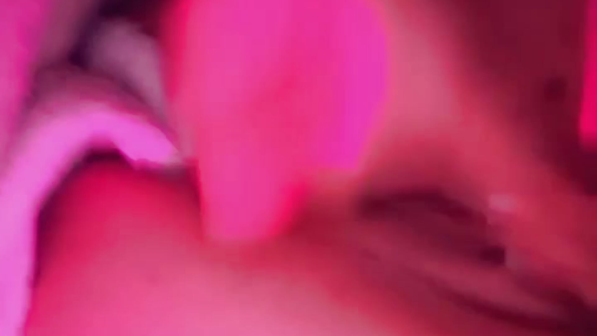 Il me doigte la chatte 🫦💦 - vídeo de la modelo de cam lia-nolimit