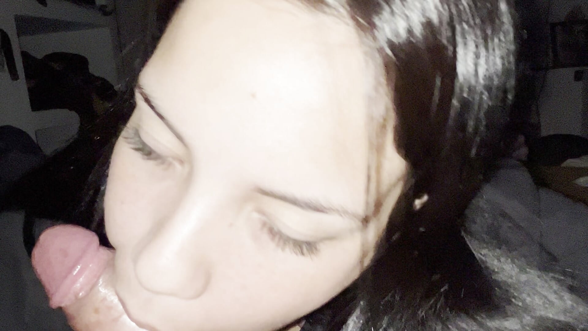 CHUPANDO COMO LOCA - video by lolycurvy7 cam model