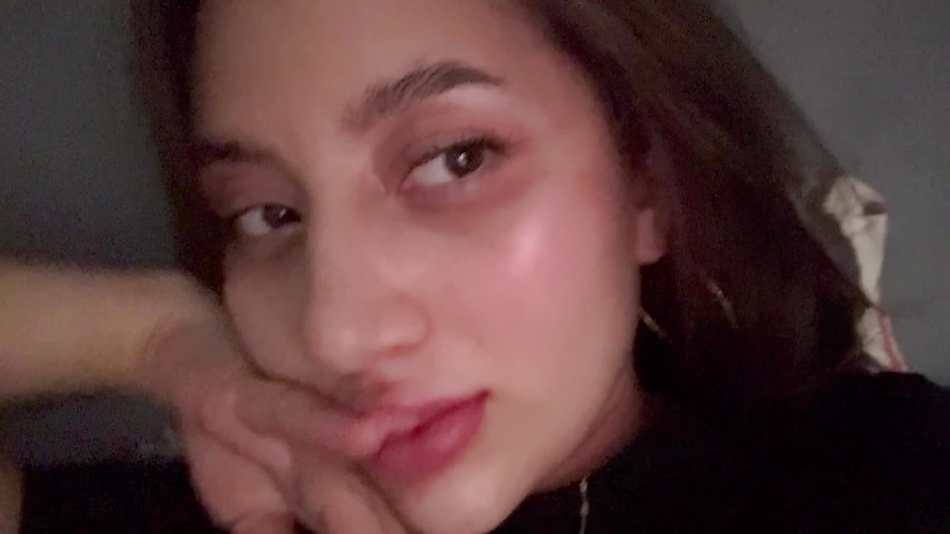 Chilling - video by LucieBliss cam model