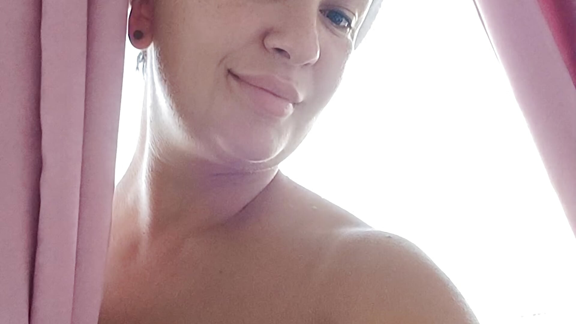1000004754 – video od webkamerové modelky MeganBlueq