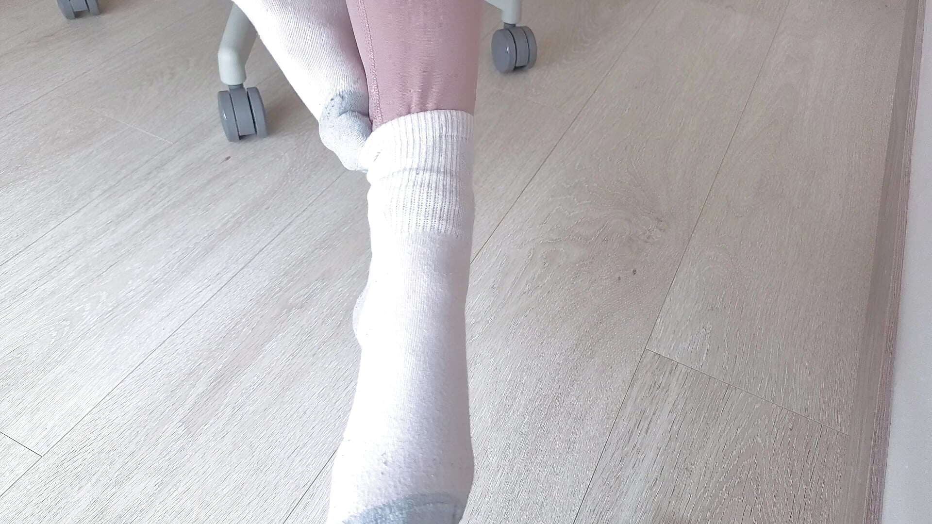 2025-12-11 11-24-41 - video oleh model kamera Feetbeth