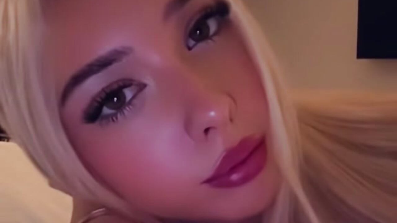 pretty faced - video by kourtney_carter cam model