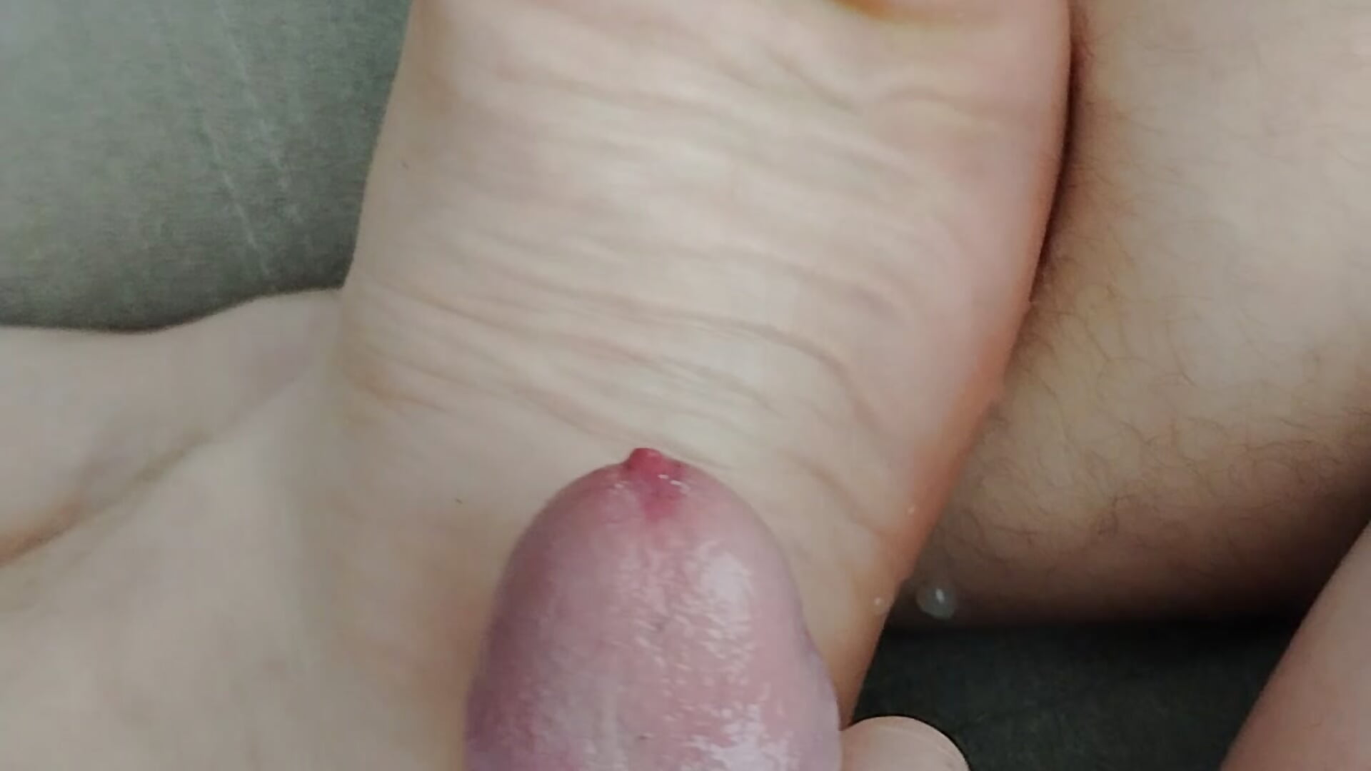 Je gilcle sur mes pieds 🍆💦👣 - فيديو من French_69000 موديل الكام