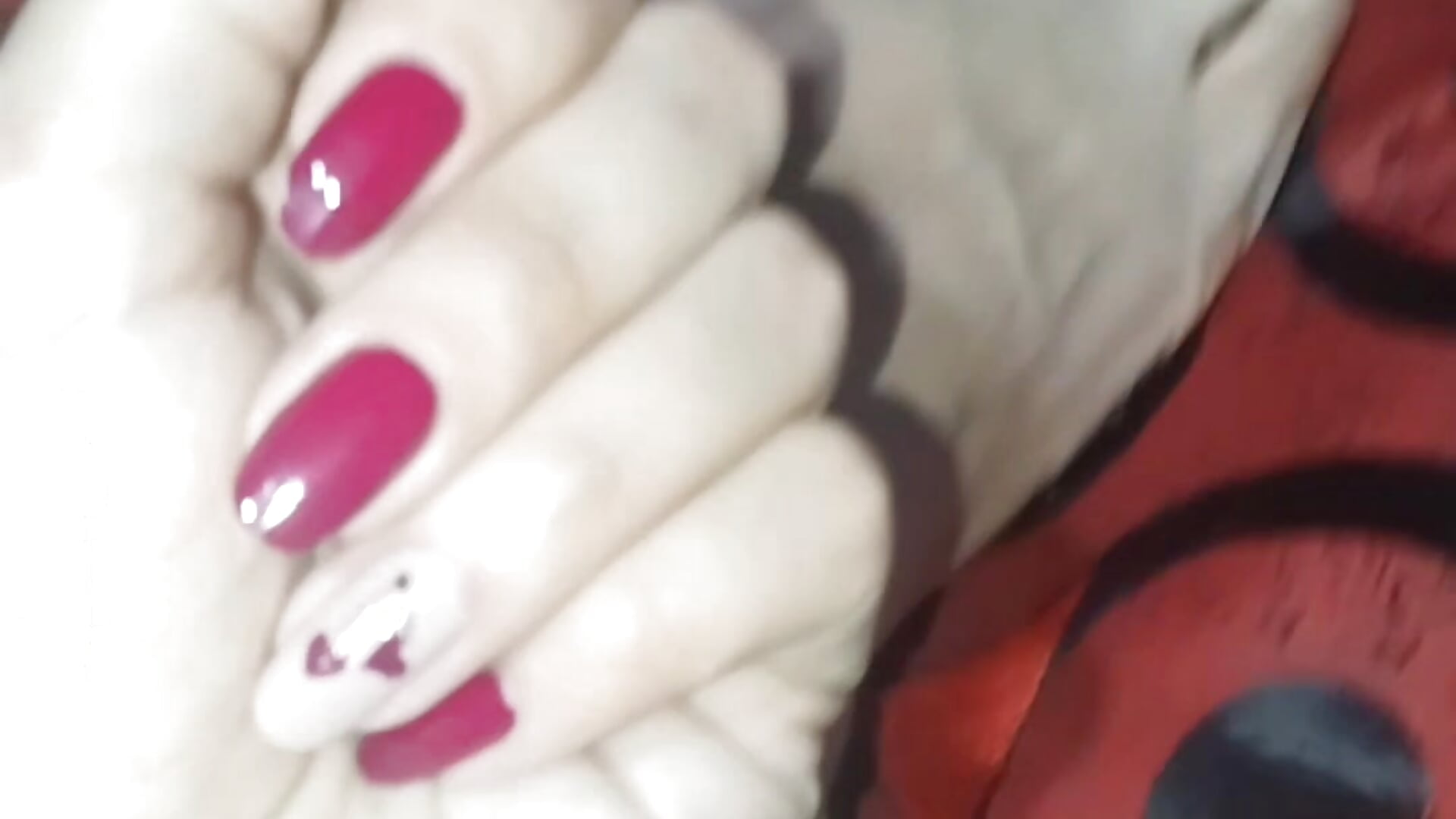 Nails 🔥❤️💅🏻 – video modela na kameri Moolly_Evanz
