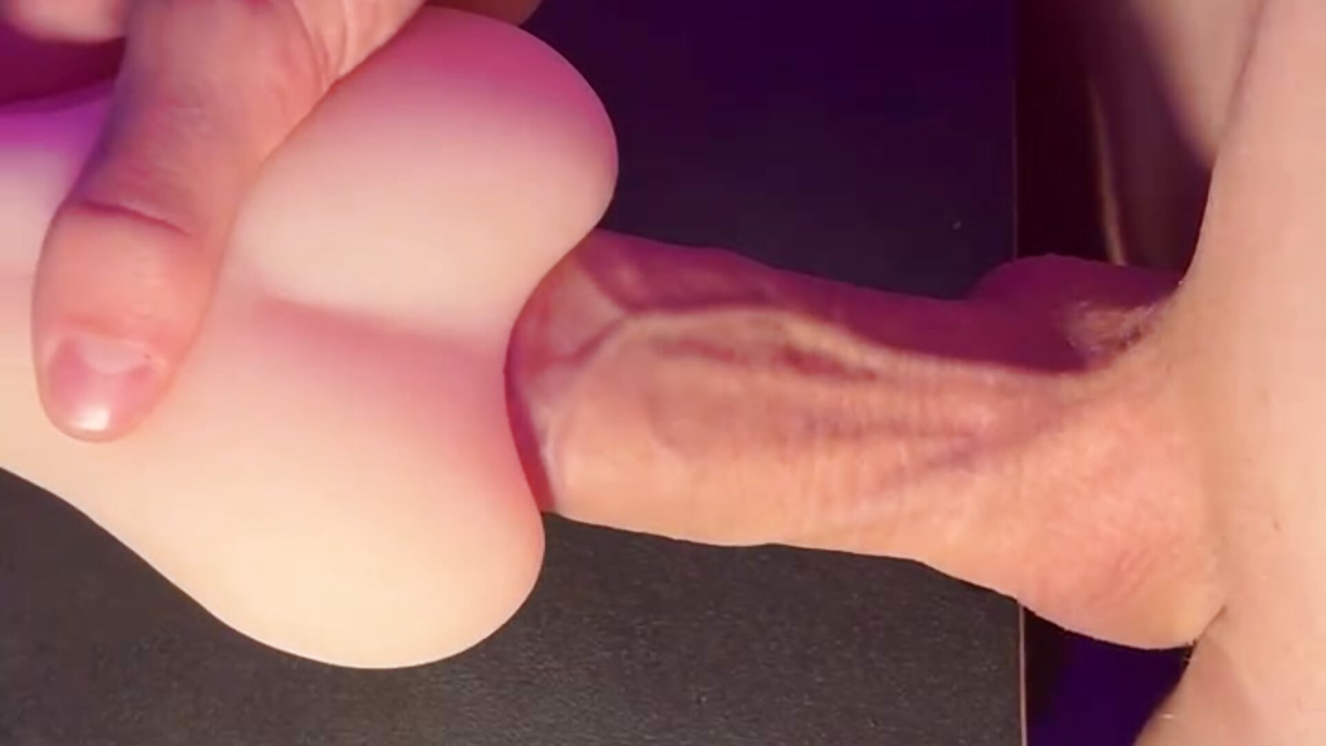 Arsch Puppe gefickt und abgespritzt - video by Elias_Veins cam model