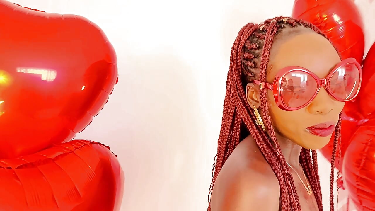 feliz dia san valentin 💖 - video oleh model kamera MilaHallu