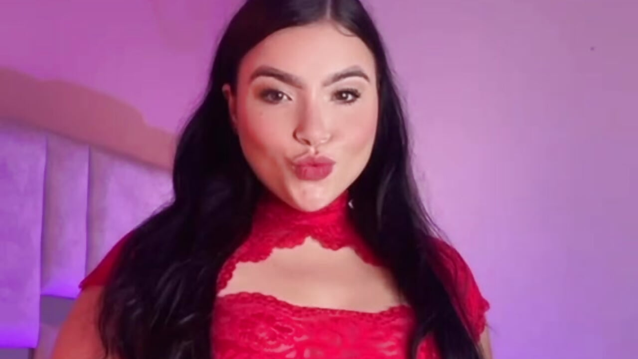 Do u like my red outfit?🥵 - Vídeo de kylie_river, modelo de vídeos