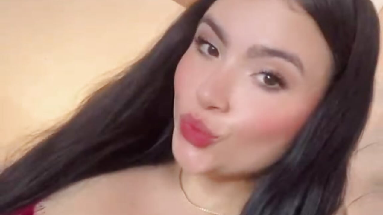 Kisses💕 - video oleh model kamera kylie_river